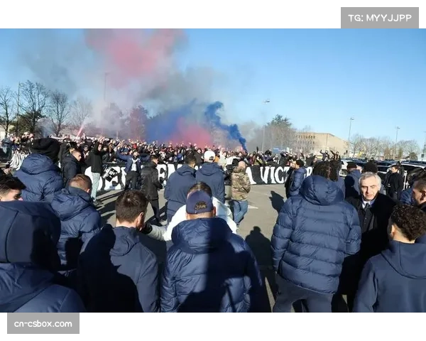 马赛俱乐部因球迷骚乱事件被法国职业足球联盟罚款15万欧元