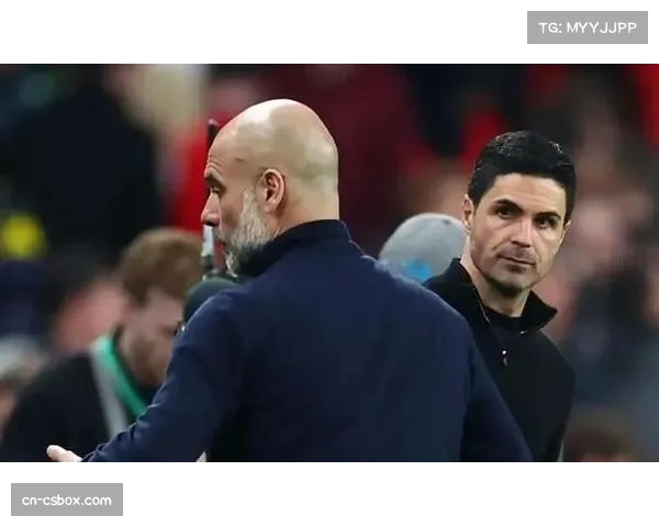 终场哨响，温布利变成红白色的海洋，阿尔特塔与教练组相拥而泣